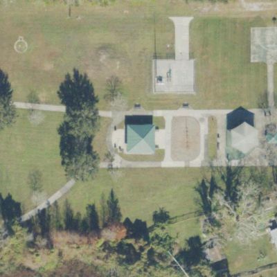 Aerial view of Lake Lawne Park